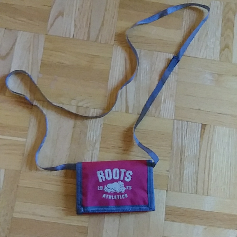 Vintage Roots crossbody wallet
